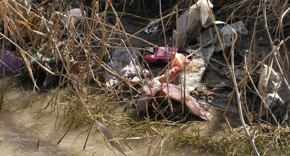 ЖИТЕЛИ АБАЙСКОГО РАЙОНА ШЫМКЕНТА ЖАЛУЮТСЯ НА БЕЗДЕЙСТВИЕ ВЛАСТЕЙ: ГРЯЗЬ, МУСОР И ПОДТОПЛЕННЫЕ ДОМА